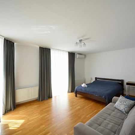 Cozy Apartment Next To The Park Тернополь Экстерьер фото