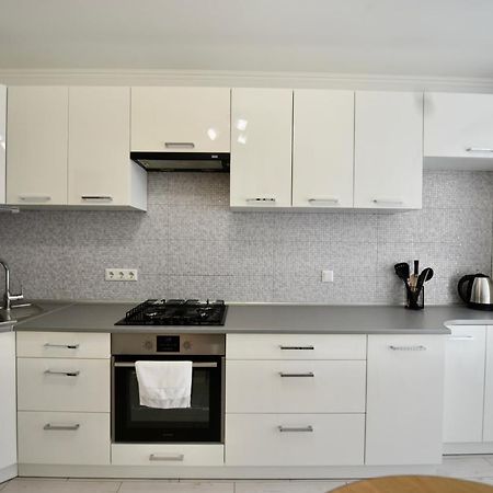 Cozy Apartment Next To The Park Тернополь Экстерьер фото