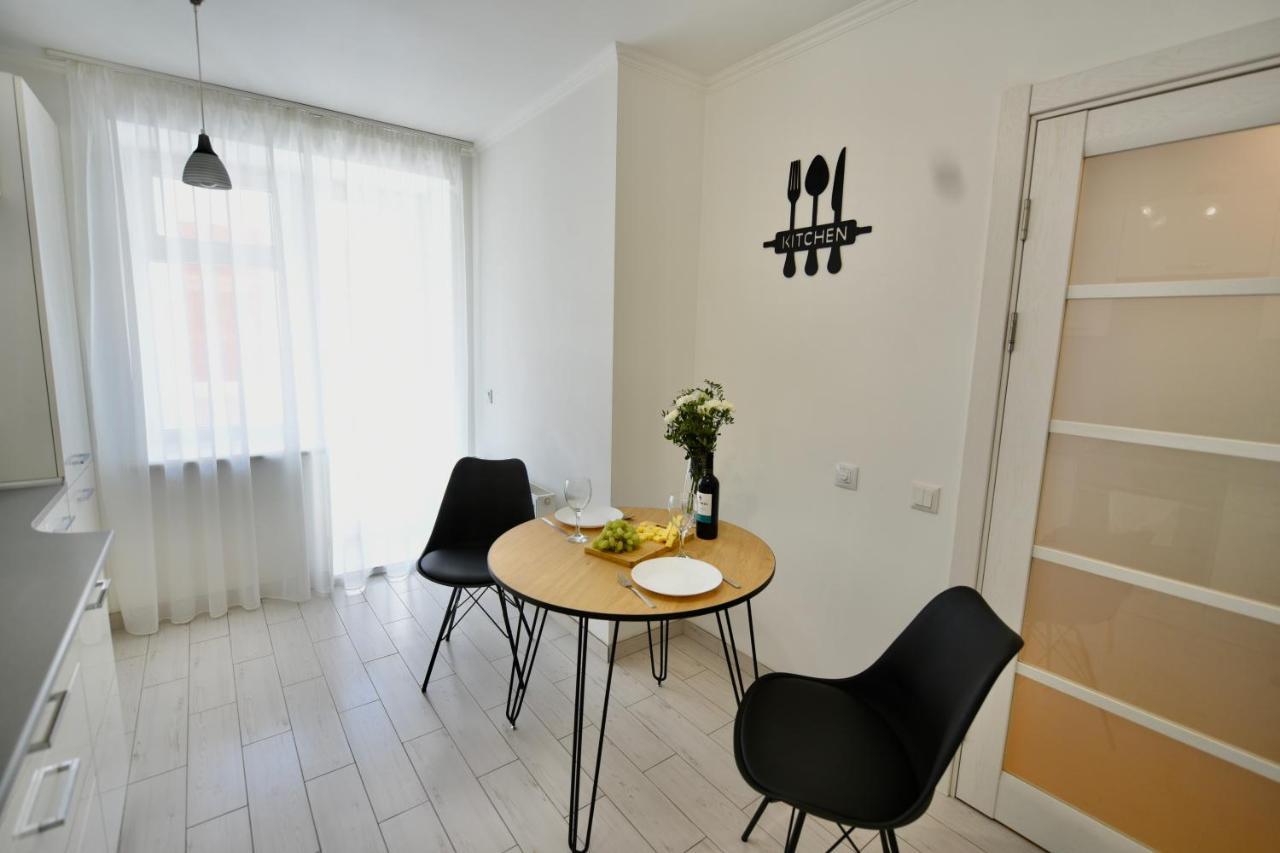 Cozy Apartment Next To The Park Тернополь Экстерьер фото