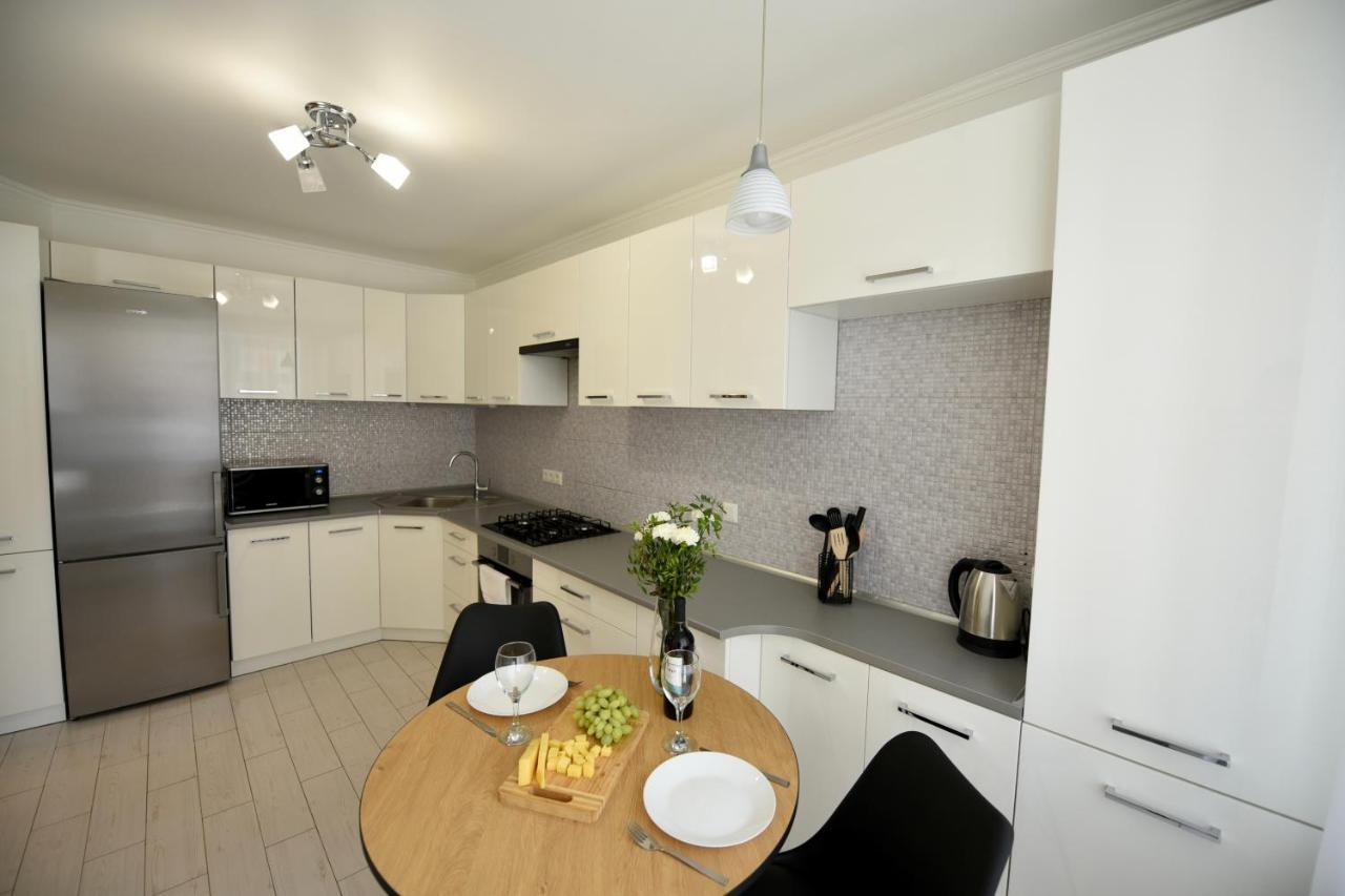 Cozy Apartment Next To The Park Тернополь Экстерьер фото