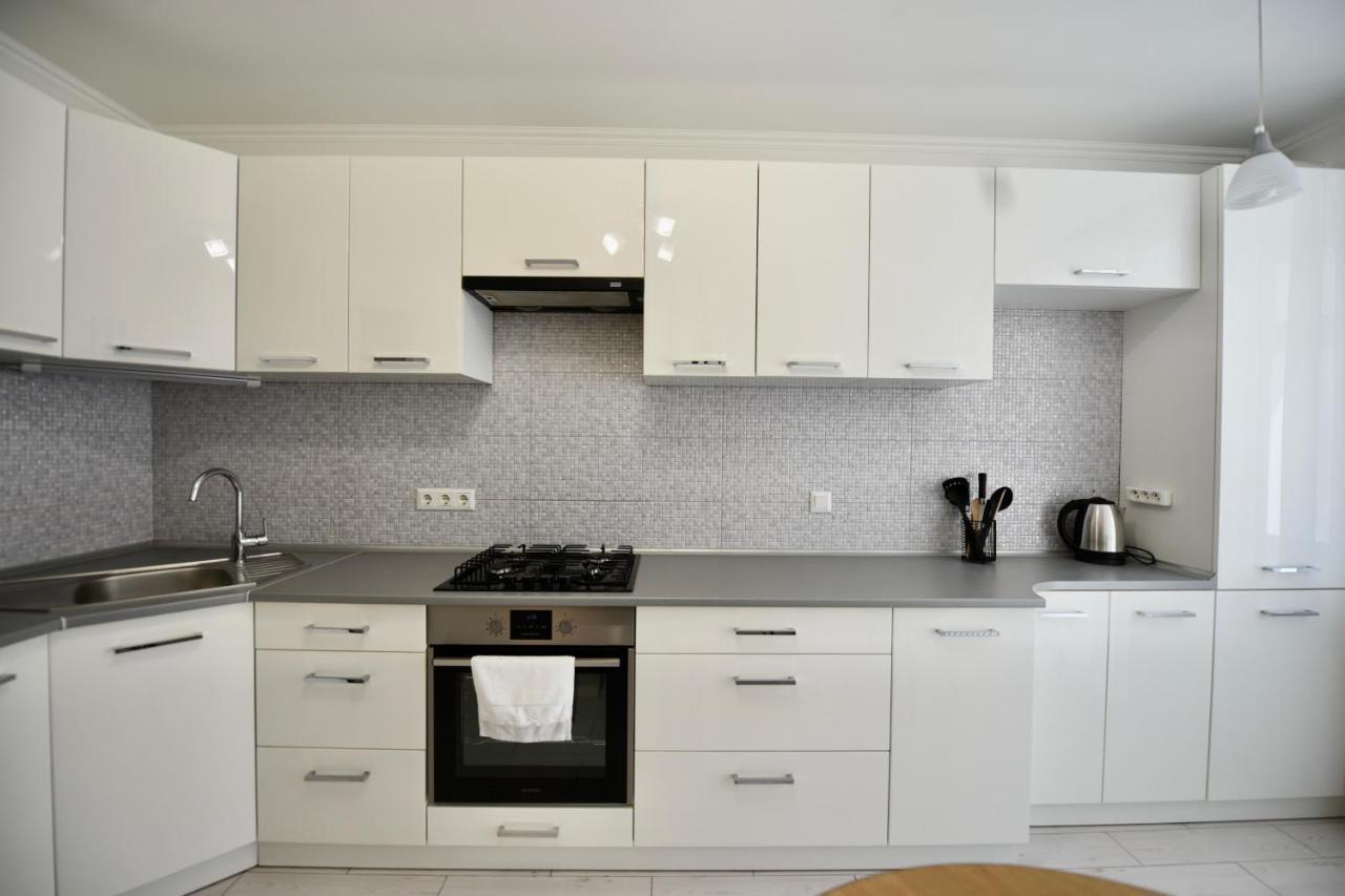 Cozy Apartment Next To The Park Тернополь Экстерьер фото