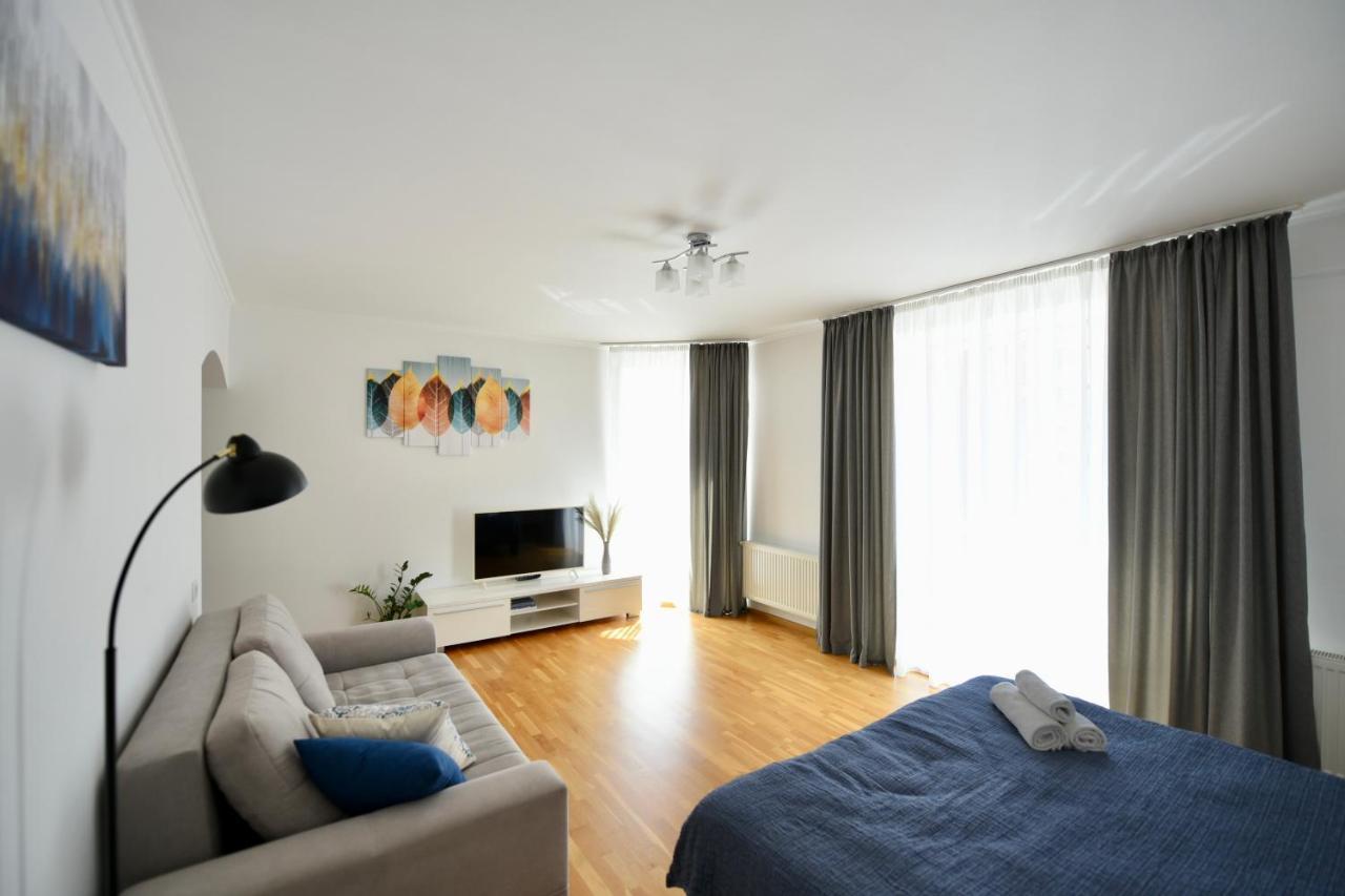 Cozy Apartment Next To The Park Тернополь Экстерьер фото