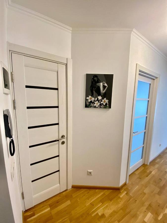 Cozy Apartment Next To The Park Тернополь Экстерьер фото