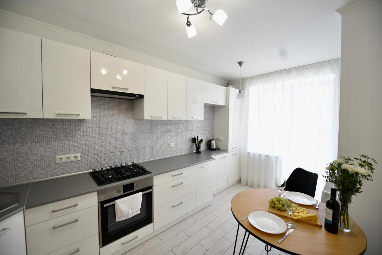 Cozy Apartment Next To The Park Тернополь Экстерьер фото